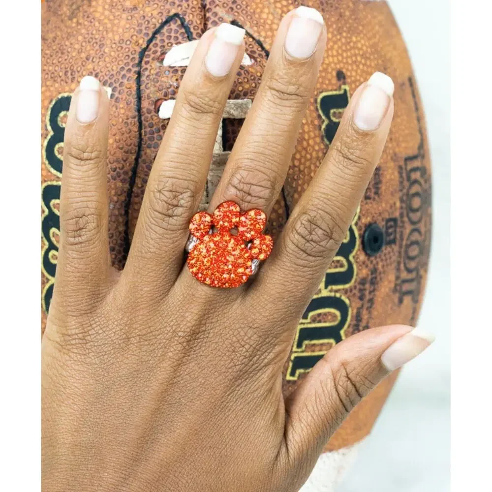Ring orange paw